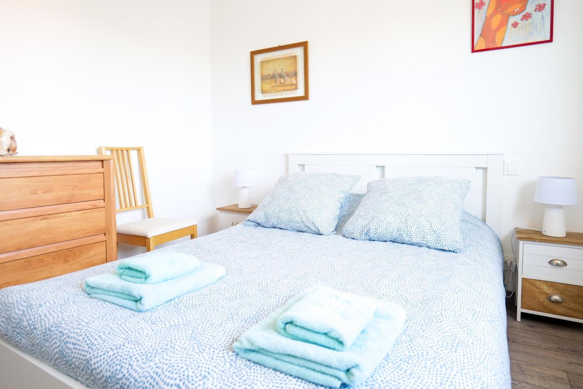 Holiday home Maison Recente Proche Centre-ville, 8 Personnes *