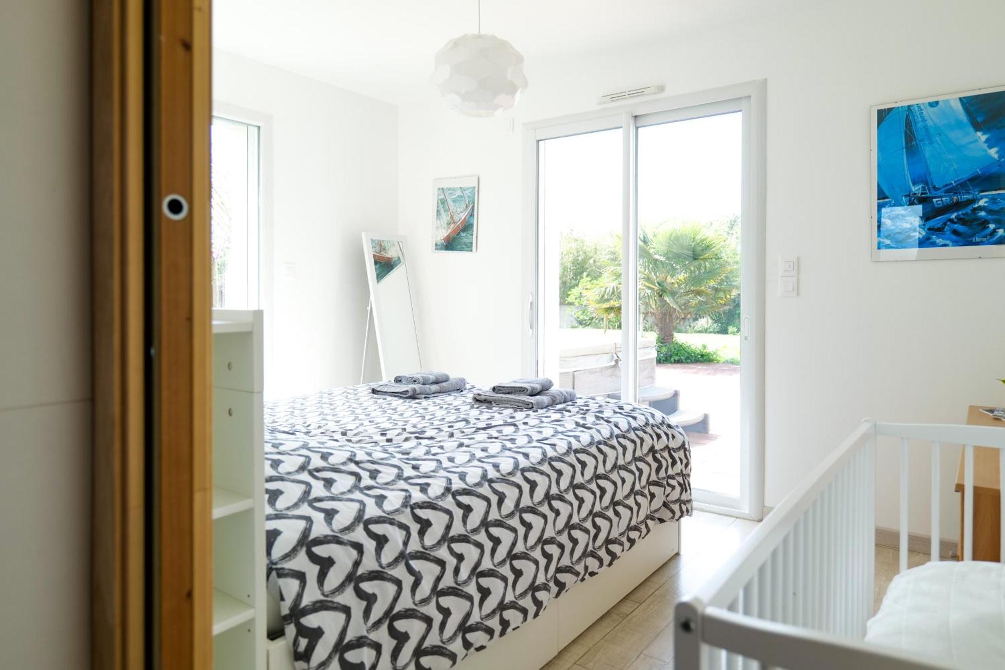 Holiday home Maison Recente Proche Centre-ville, 8 Personnes *