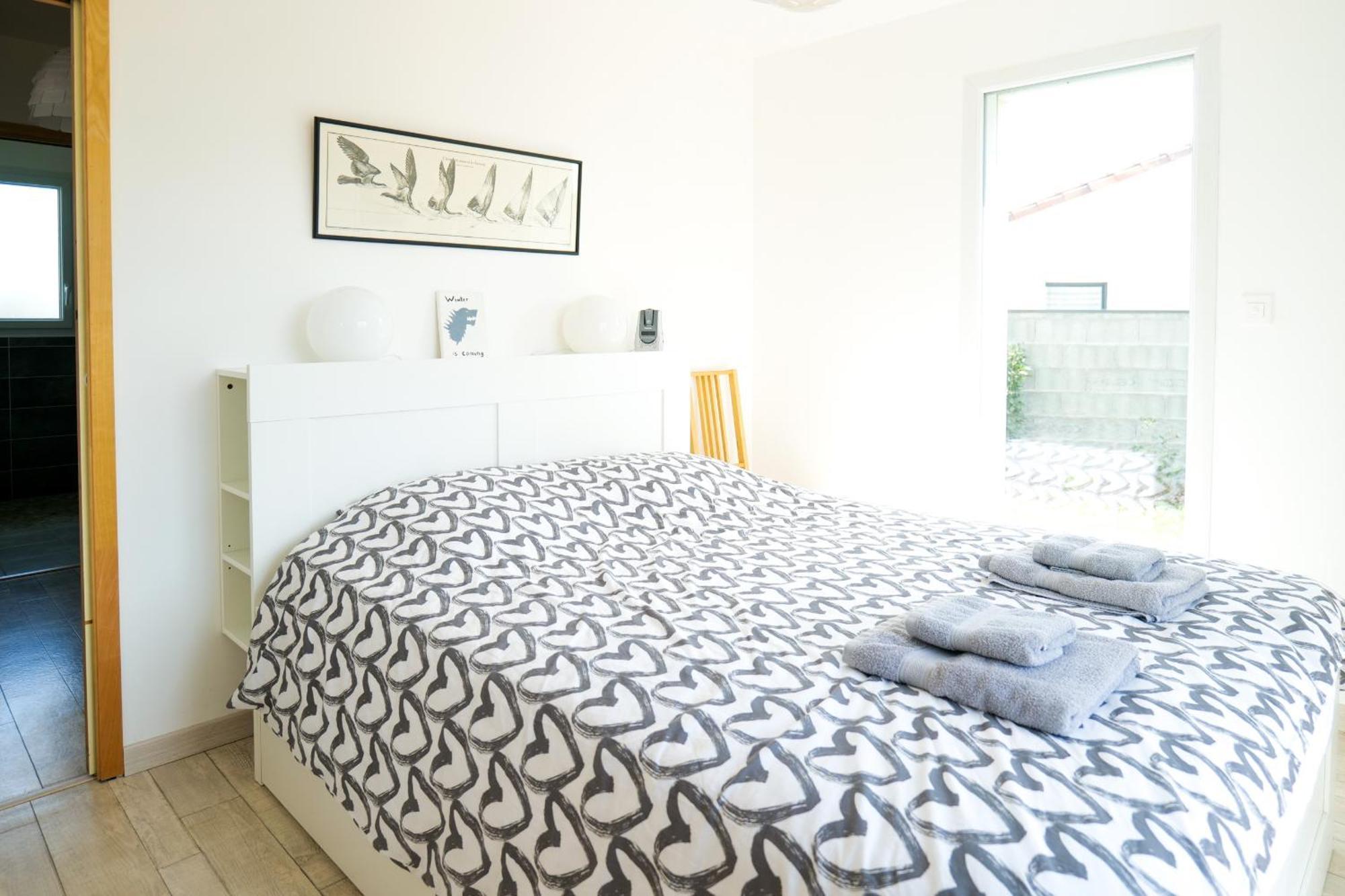 Holiday home Maison Recente Proche Centre-ville, 8 Personnes *